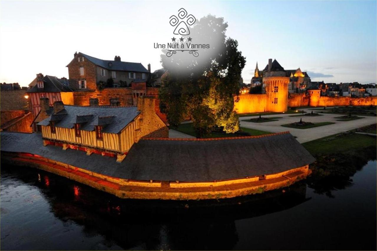Centre ville à pied Appt avec SAUNA, Linge, Wifi, Stationnement Gratuit Vannes Extérieur photo